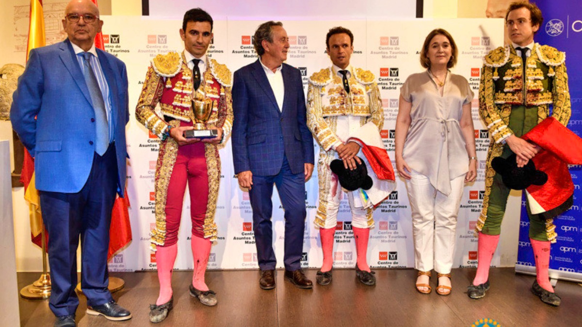 El torero de Albacete tras recoger el galardón