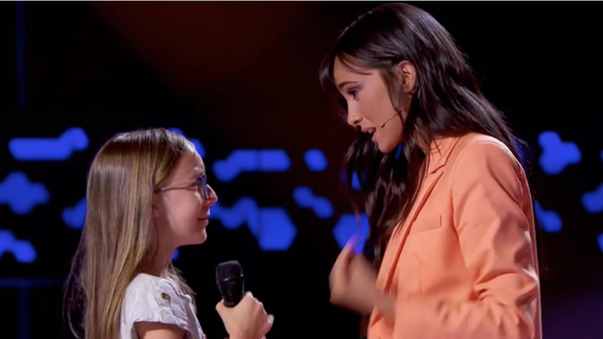 Aitana cantando junto a esta niña de Albacete / Imagen: 'La Voz Kids'