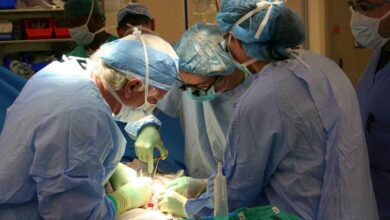 Sanitarios de Albacete durante una intervención quirúrgica