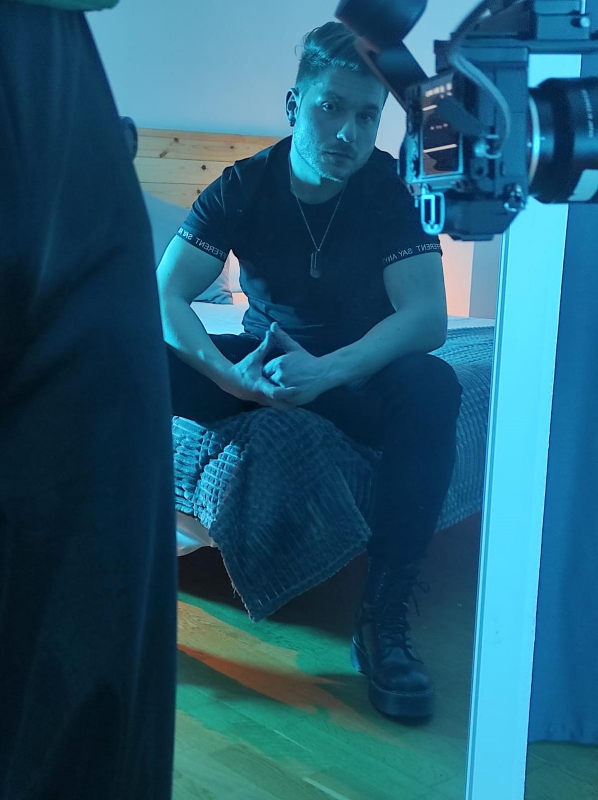 El debut de Justy Sahuquillo, el cantante de la Manchuela