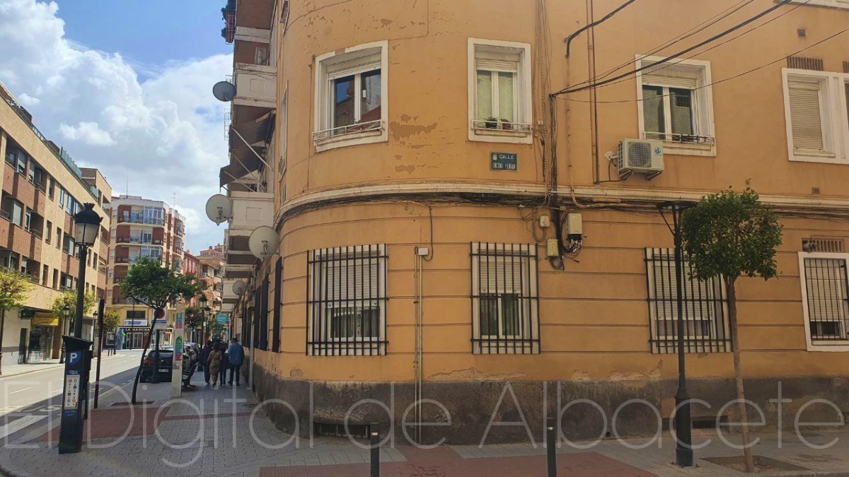 Problemas para instalar un ascensor porque este inmueble de Albacete está en un catálogo de Arquitectura Culta
