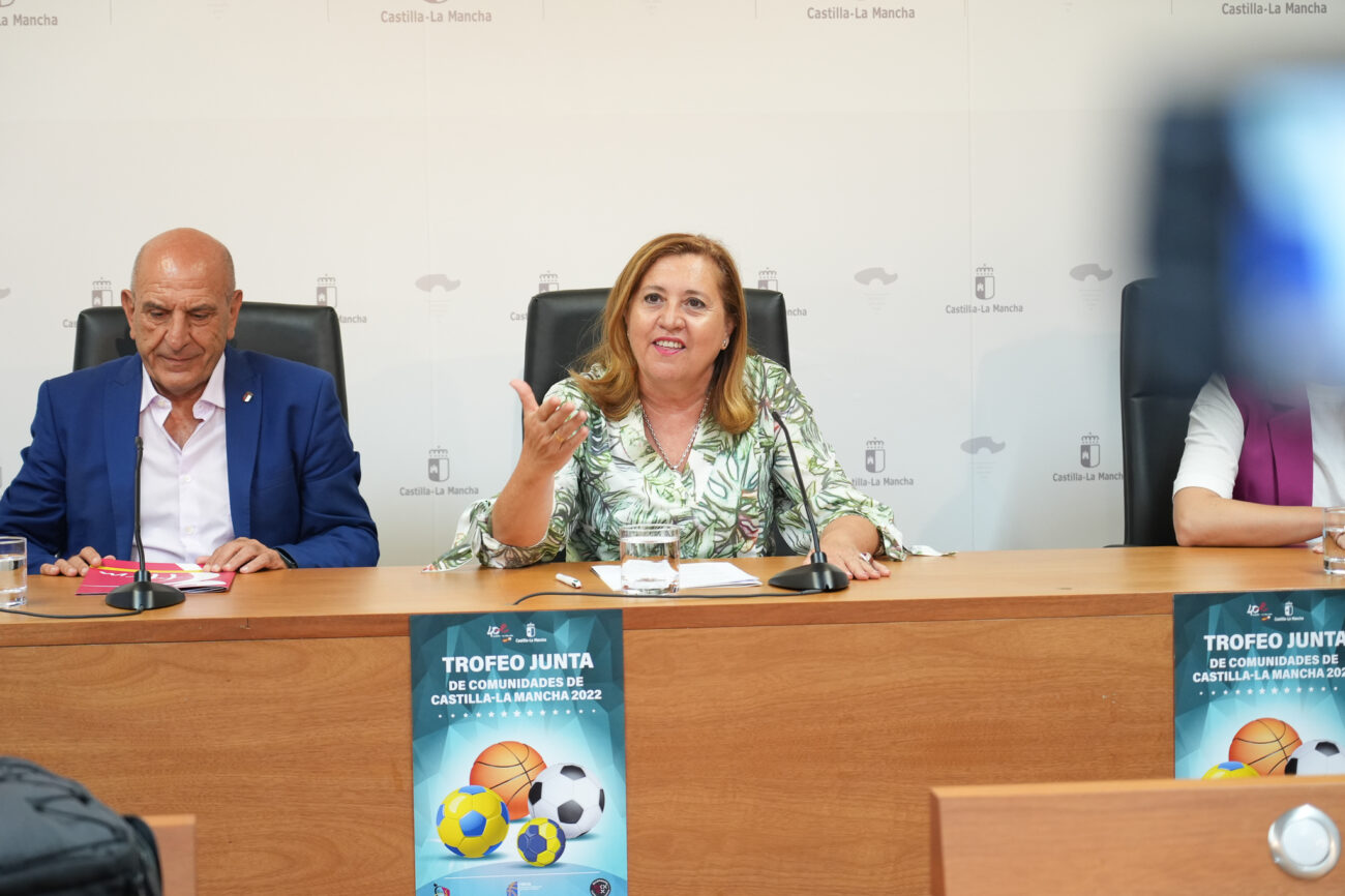 La consejera de Educación, Cultura y Deportes, Rosa Ana Rodríguez, presenta, en rueda de prensa en la Consejería, la edición de este año del Trofeo Junta de Comunidades de Castilla-La Mancha. (Fotos JCCM)