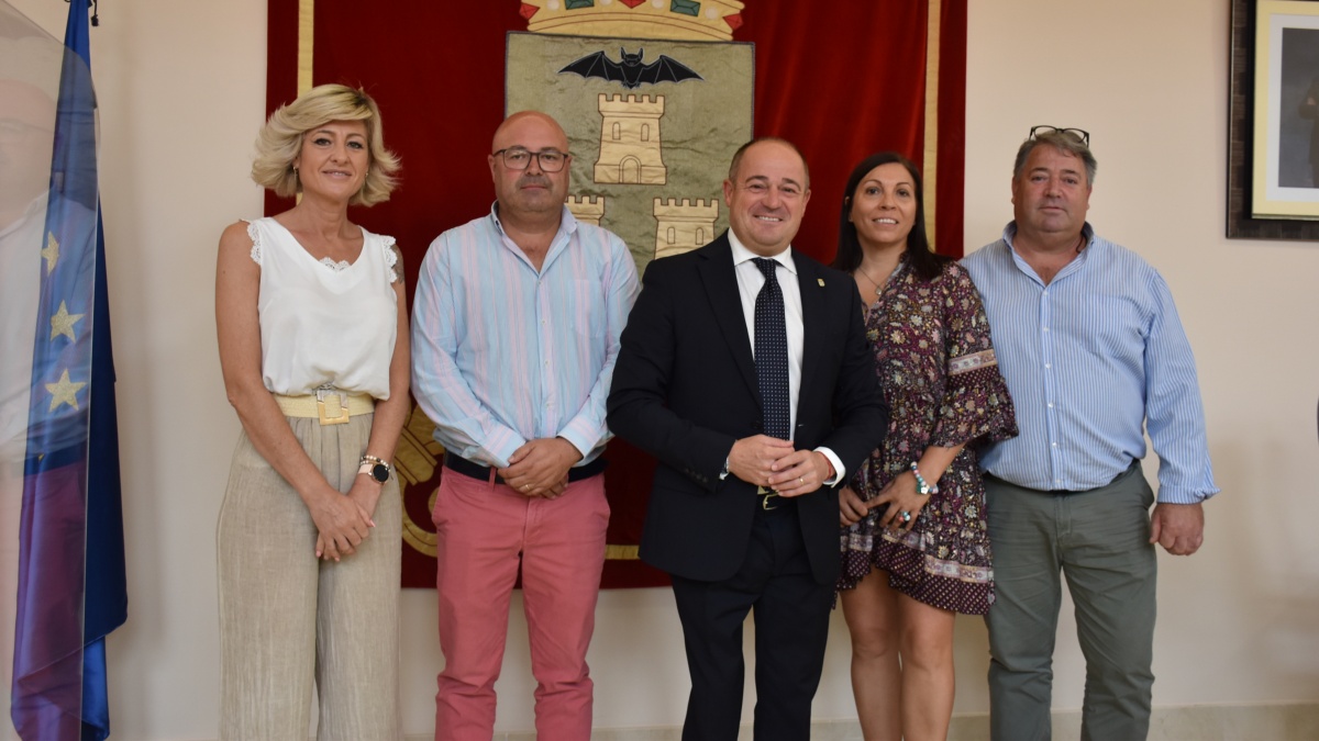 El alcalde de Albacete, Emilio Sáez, con la Corporación de Aguas Nuevas / Ayt. Albacete