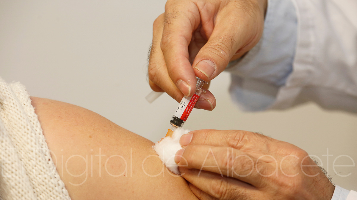 Foto archivo vacunación contra la gripe en Albacete