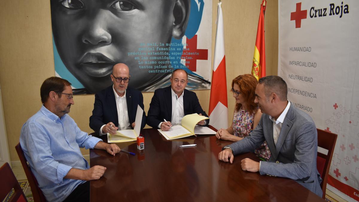 El Ayuntamiento de Albacete y Cruz Roja Española han renovado su compromiso de colaboración / Foto: Ayto. Albacete