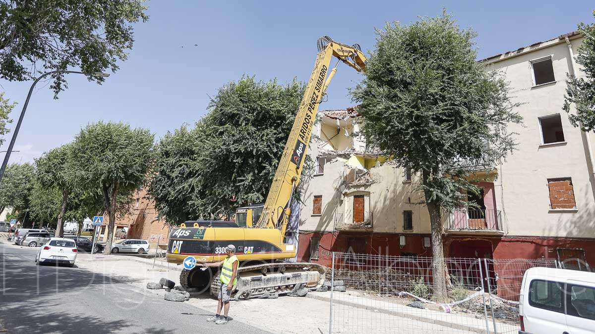 Demolición de este edificio en Albacete / Fotos: Ángel Chacón