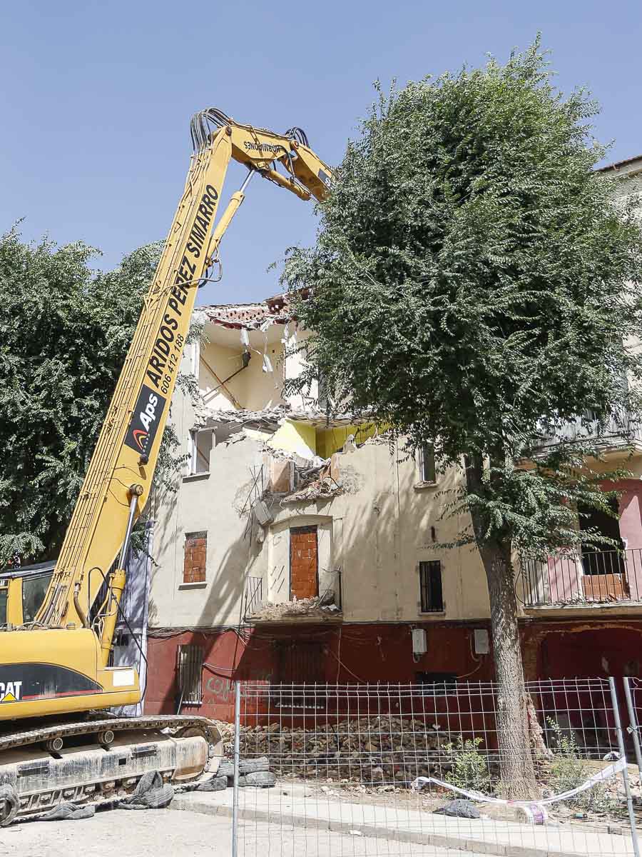 Demolición de este edificio en Albacete / Fotos: Ángel Chacón