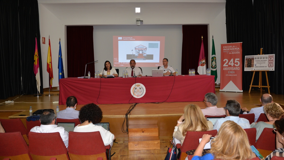 La UCLM aprueba un programa que permitirá evaluar y mejorar la actividad docente en la institución / UCLM