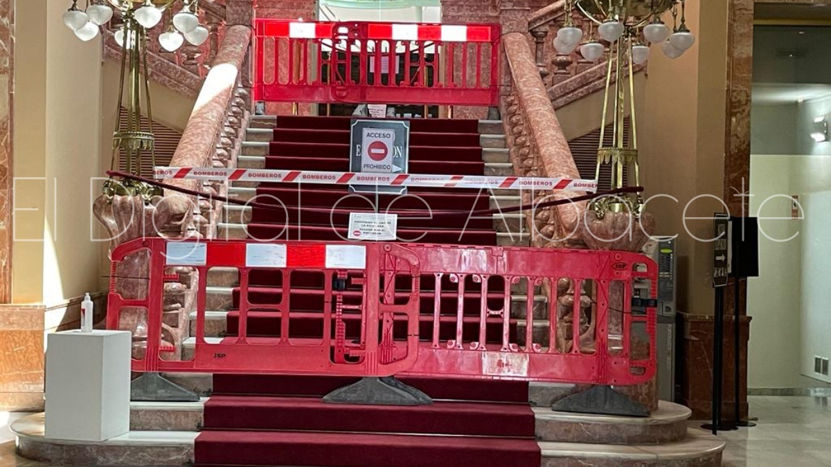 Inhabilitan las escaleras del Museo Municipal de Albacete