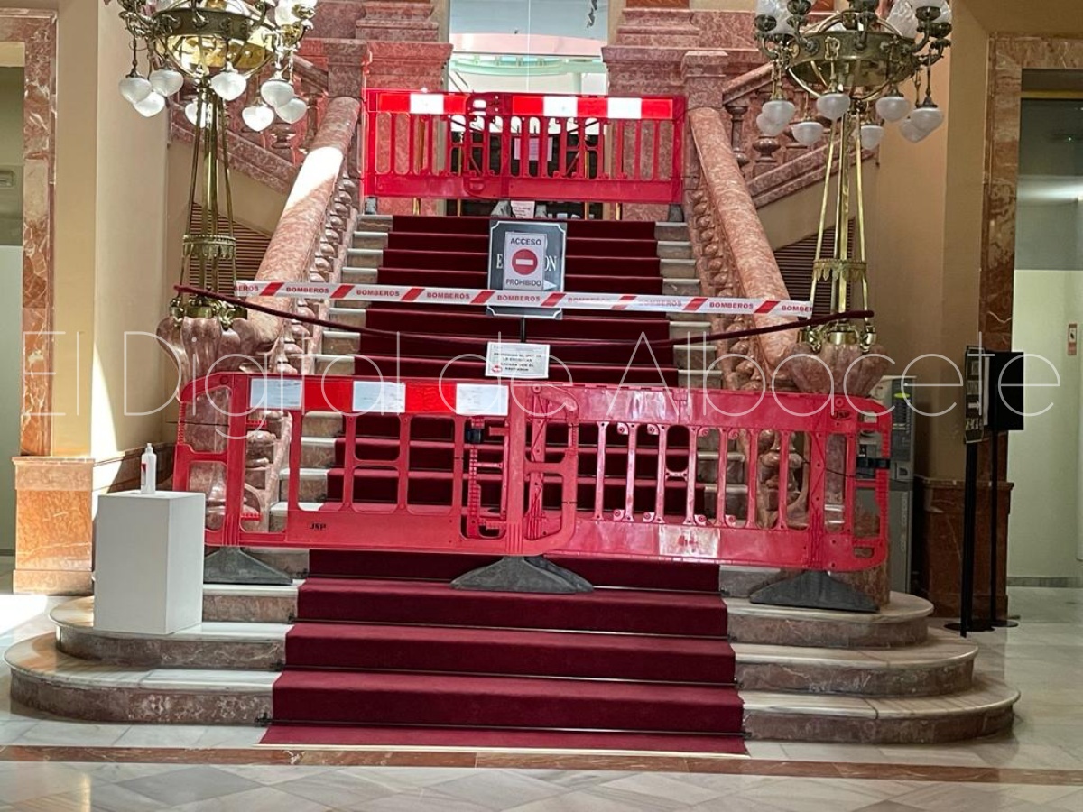 Inhabilitan las escaleras del Museo Municipal de Albacete