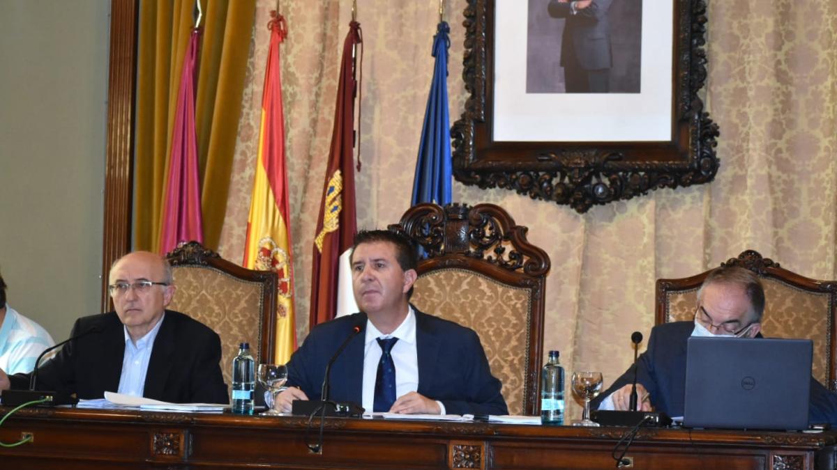 El presidente de la Diputación de Albacete, Santiago Cabañero, durante el Pleno / Foto: Diputación Albacete