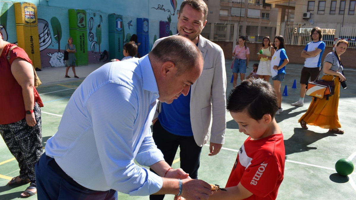 El alcalde destaca la estabilidad dada a las Escuelas de Verano de Albacete / Ayto. Albacete