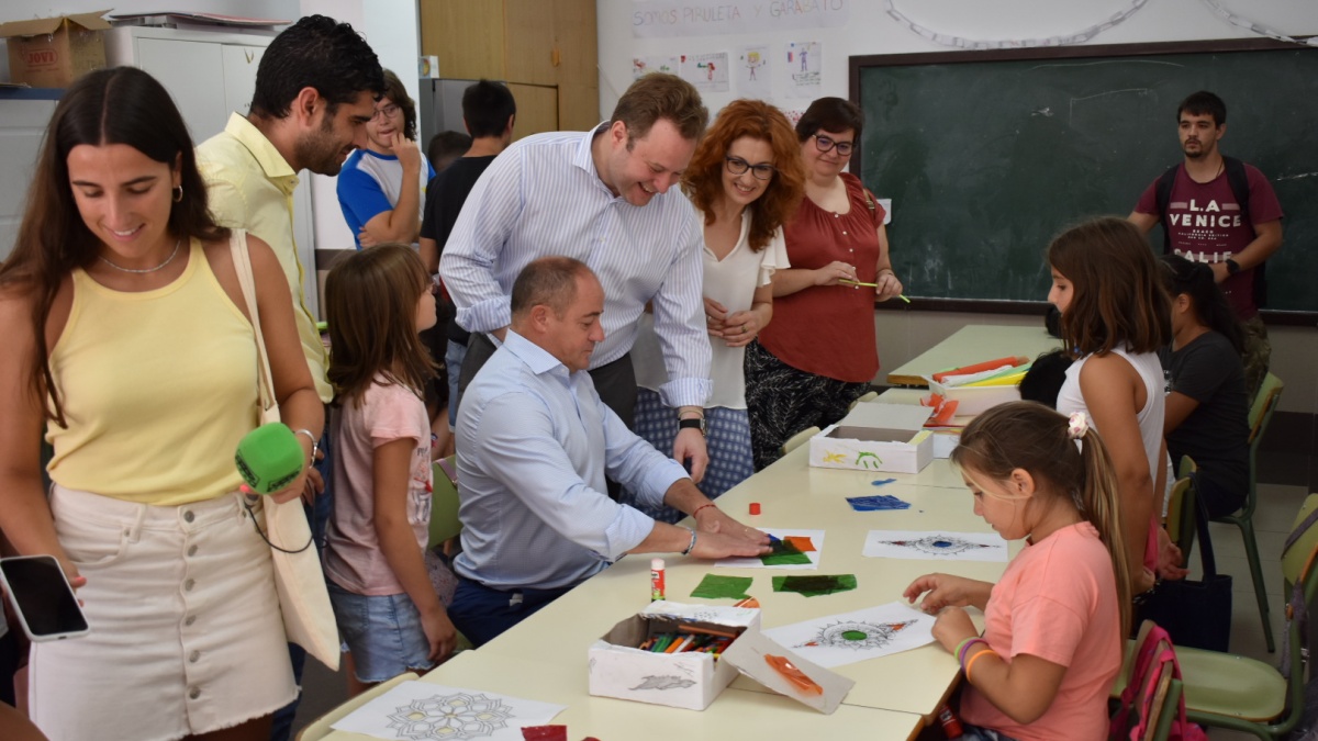 El alcalde destaca la estabilidad dada a las Escuelas de Verano de Albacete / Ayto. Albacete