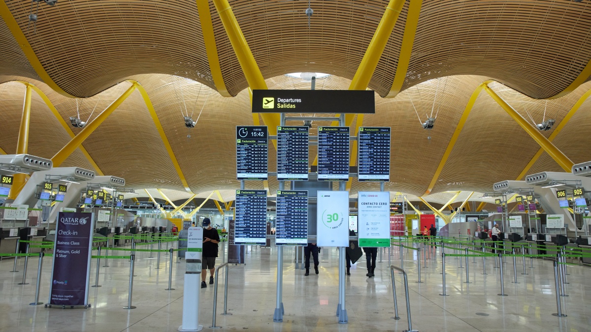 Paneles de facturación en la terminal T4 del aeropuerto Adolfo Suárez Madrid-Barajas, a 11 de julio de 2022, en Madrid (España)/ Jesús Hellín / Europa Press