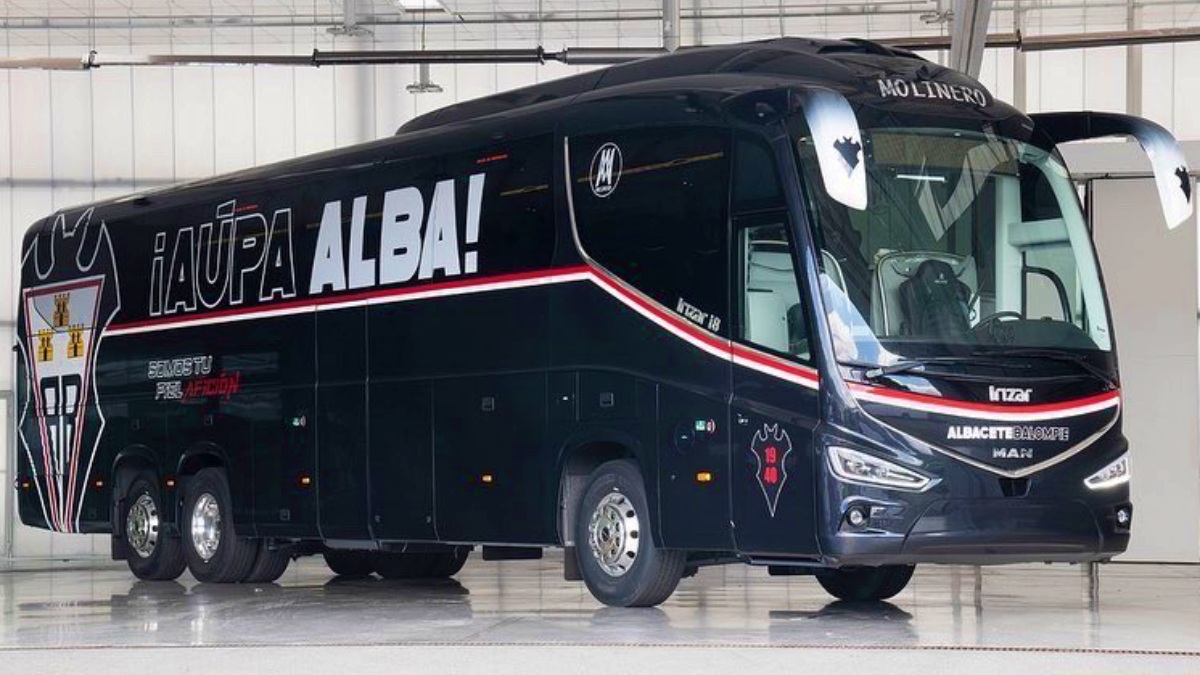 El nuevo autobús del Albacete, que lleva hasta cocina, al detalle; las ...