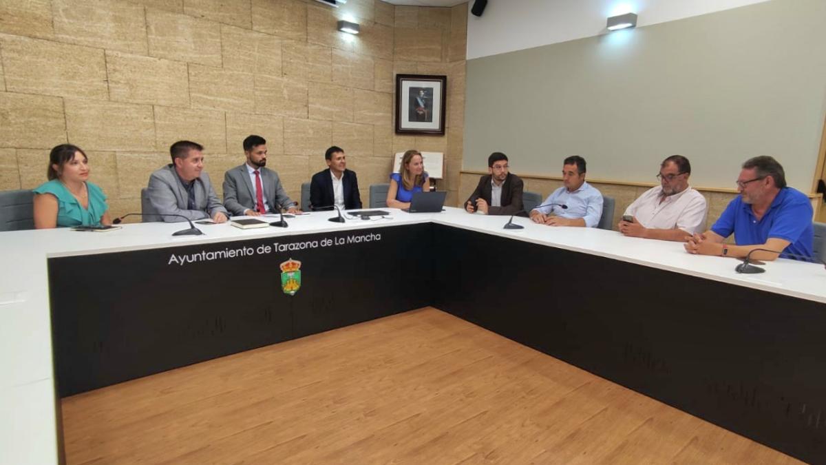 Imagen de la reunión celebrada en Tarazona de la Mancha en torno a la implantación del proyecto piloto de oficinas judiciales / Foto: Diputación Albacete