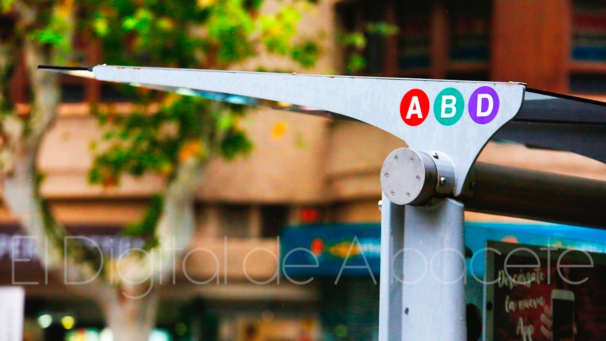 Parada de autobús urbano en Albacete / Imagen de archivo