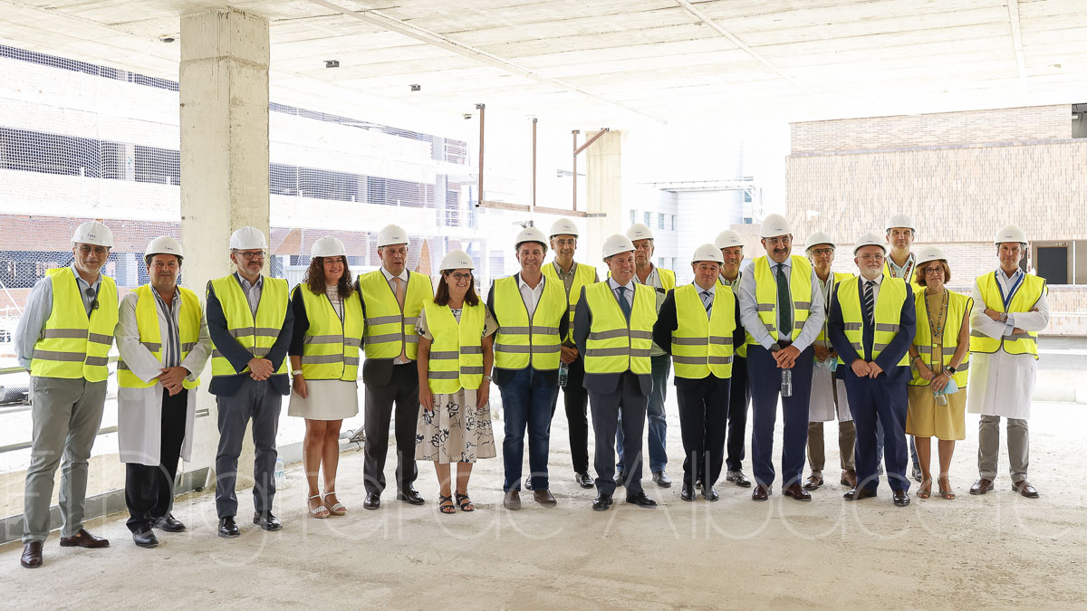 El presidente de Castilla-La Mancha, Emiliano García-Page, visita las obras del Hospital de Albacete/ Fotos: Ángel Chacón