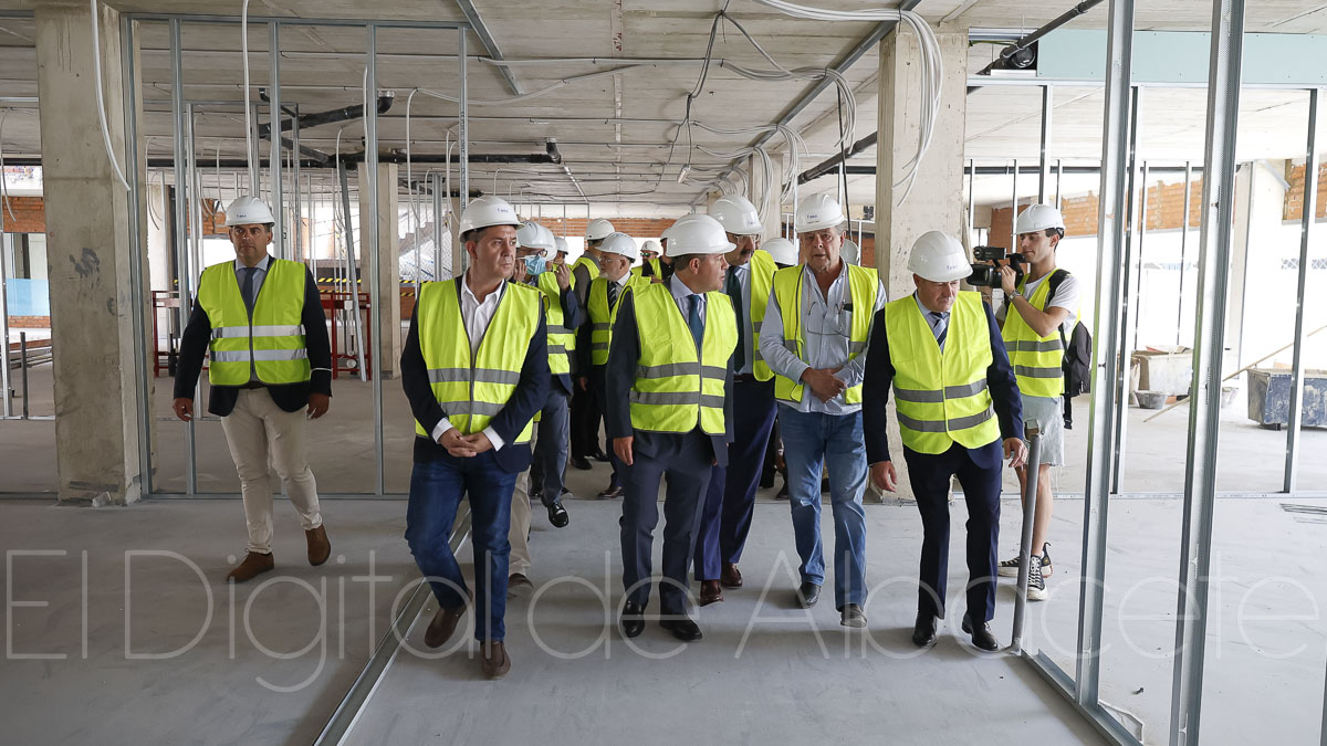 El presidente de Castilla-La Mancha, Emiliano García-Page, visita las obras del Hospital de Albacete/ Fotos: Ángel Chacón
