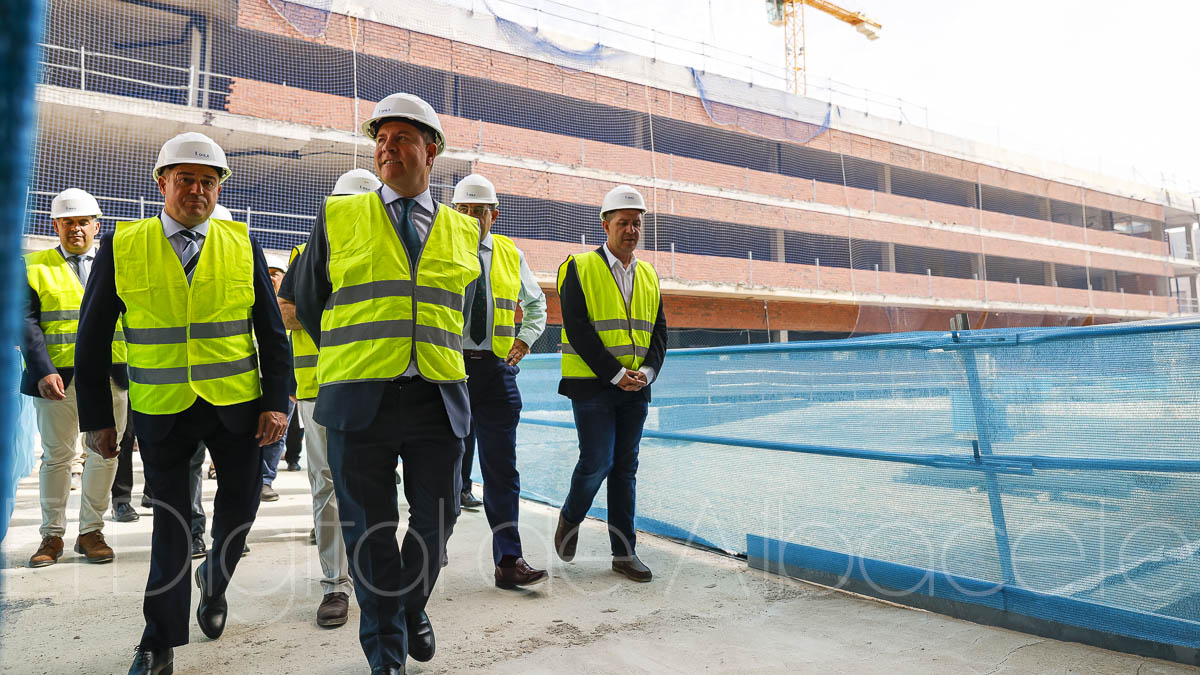 El presidente de Castilla-La Mancha, Emiliano García-Page, visita las obras del Hospital de Albacete/ Fotos: Ángel Chacón