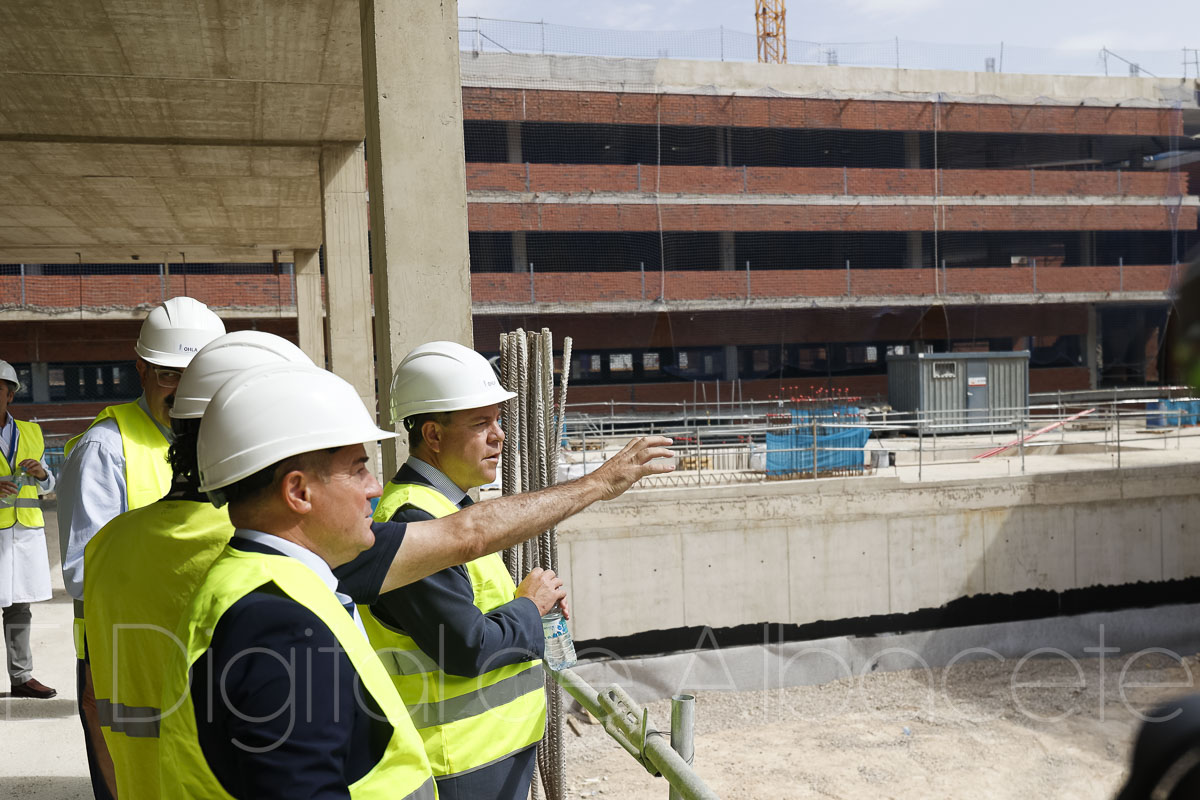 El presidente de Castilla-La Mancha, Emiliano García-Page, visita las obras del Hospital de Albacete/ Fotos: Ángel Chacón