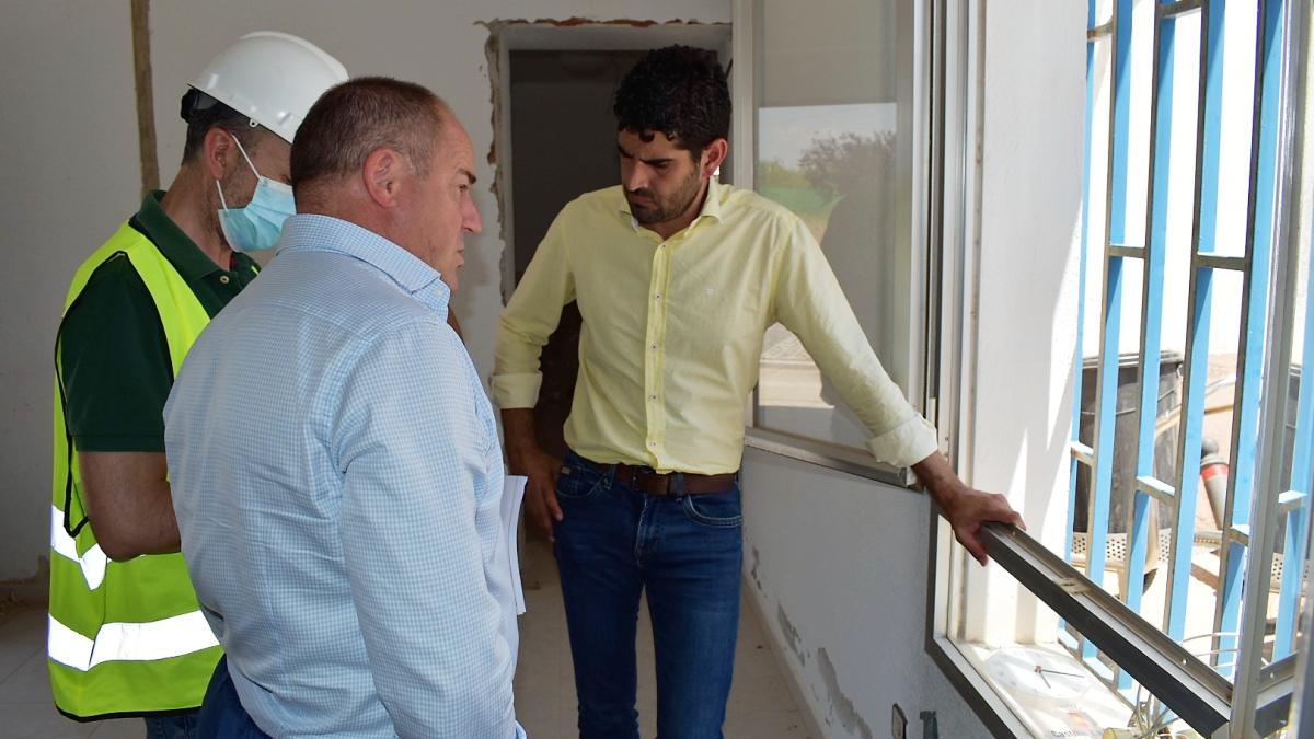 Obras de remodelación del consultorio médico de Argamasón / Foto: Ayto. Albacete