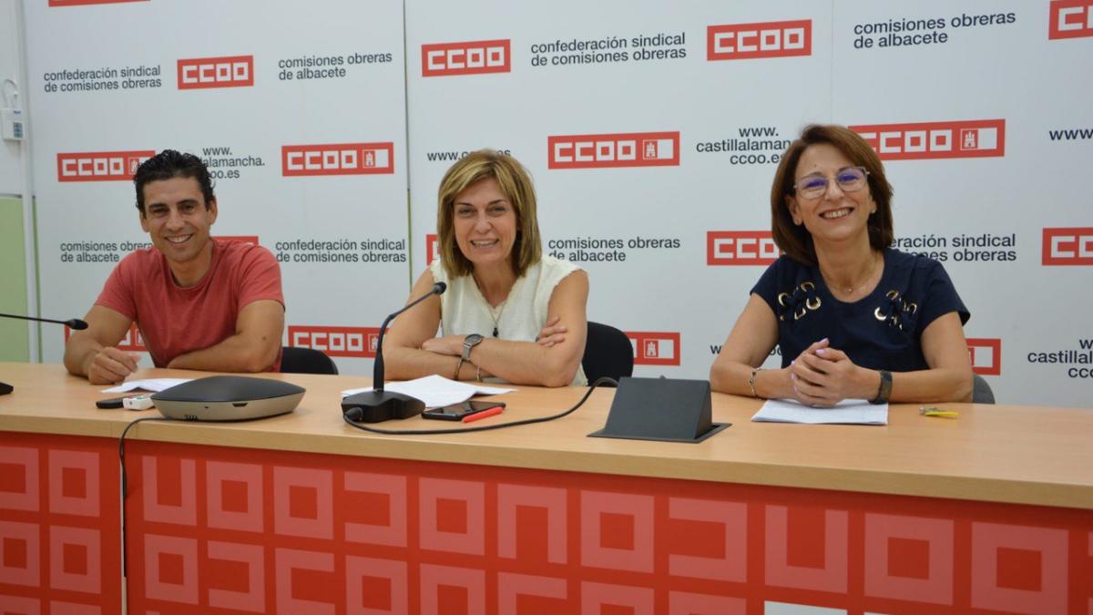 Paco Gómez, secretario de Acción Sindical y Políticas Sectoriales de CCOO Albacete, Gloria Lozoya, secretaria provincial de CCOO del Hábitat de Albacete y Carmen Juste, secretaria general de CCOO Albacete / Foto: CCOO Albacete