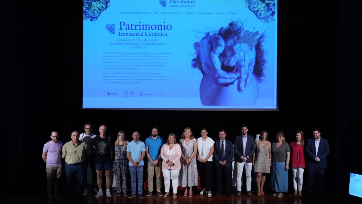 Presentación del nuevo portal web Patrimonio Inmaterial de la Cerámica, en el Centro Cultural ‘Rafael Morales’. (Fotos: JCCM)