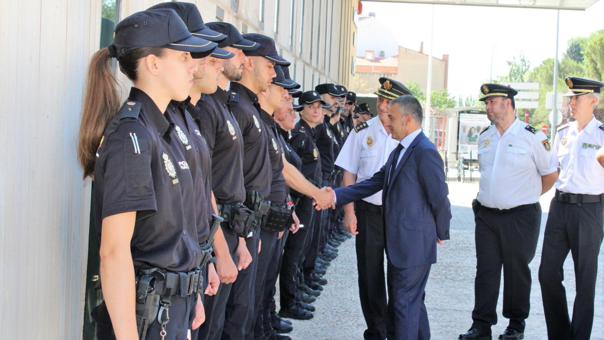 El subdelegado del Gobierno da la bienvenida a los 29 nuevos efectivos de Policía que se incorporan a la provincia de Albacete / Foto: Subdelegación Gob. Albacete