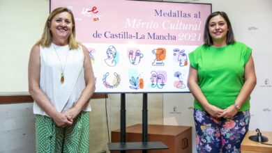 La consejera de Educación, Cultura y Deportes, Rosa Ana Rodríguez, presenta los nombres de los galardonados con las Medallas al Mérito Cultural de 2021, en la Consejería de Educación, Cultura y Deportes. (Fotos: Esteban González // JCCM)