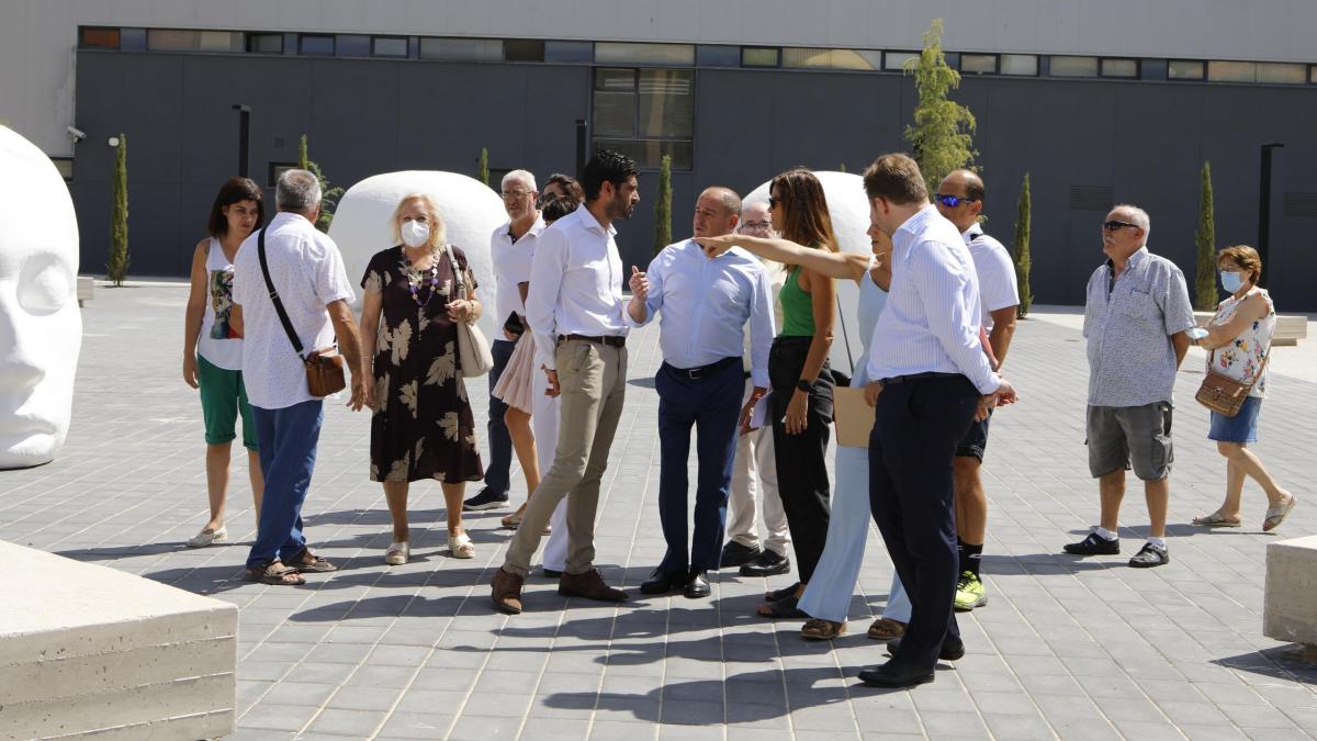 La creación de una nueva plaza y el derribo del muro del patio de dársenas permiten integrar la Estación de Autobuses en el barrio / Ayto. Albacete