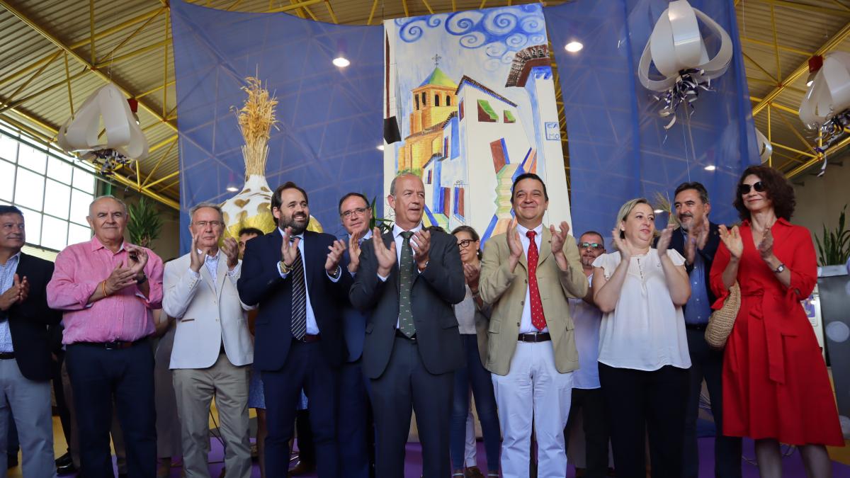 El consejero de Agricultura, Agua y Desarrollo Rural, Francisco Martínez Arroyo, inaugura la XLVIII Feria Internacional del Ajo de Las Pedroñeras / Foto: JCCM