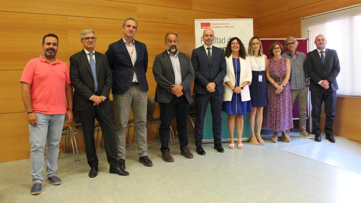 El Servicio de Salud de Castilla-La Mancha (SESCAM) y la Universidad de Castilla-La Mancha (UCLM) están colaborando en la formación postgrado de profesionales de Enfermería con la creación de un nuevo Máster de Cuidados Críticos / Foto: JCCM