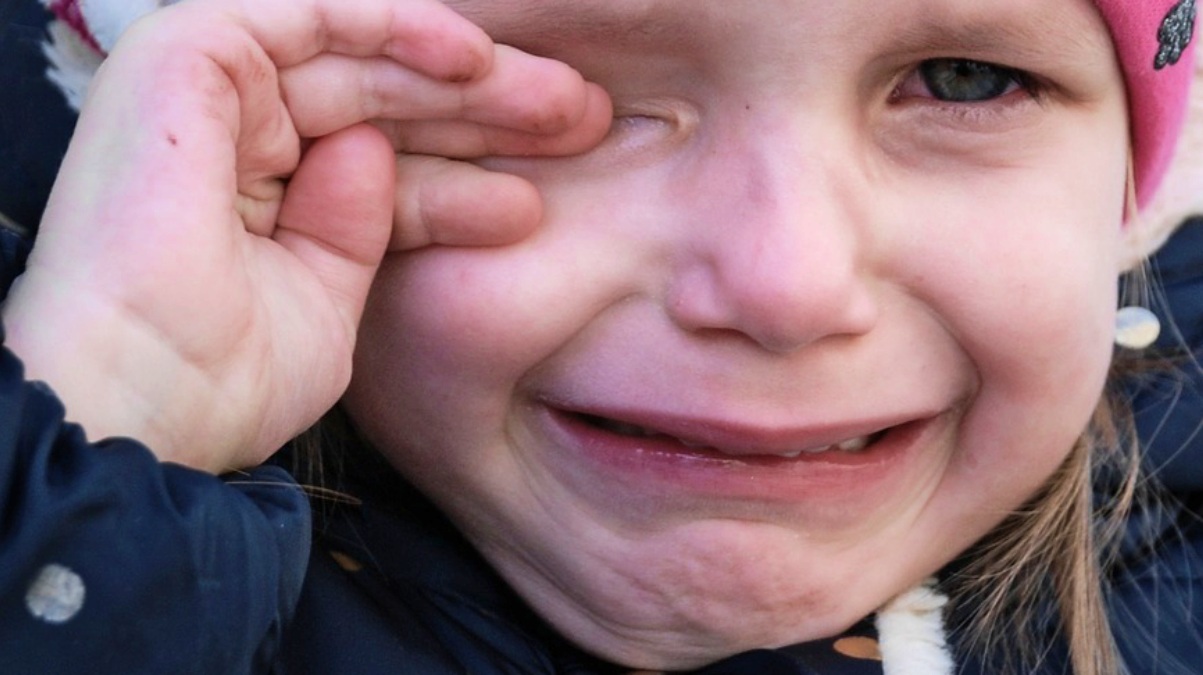 Menor de edad llorando - Foto de archivo - Albacete