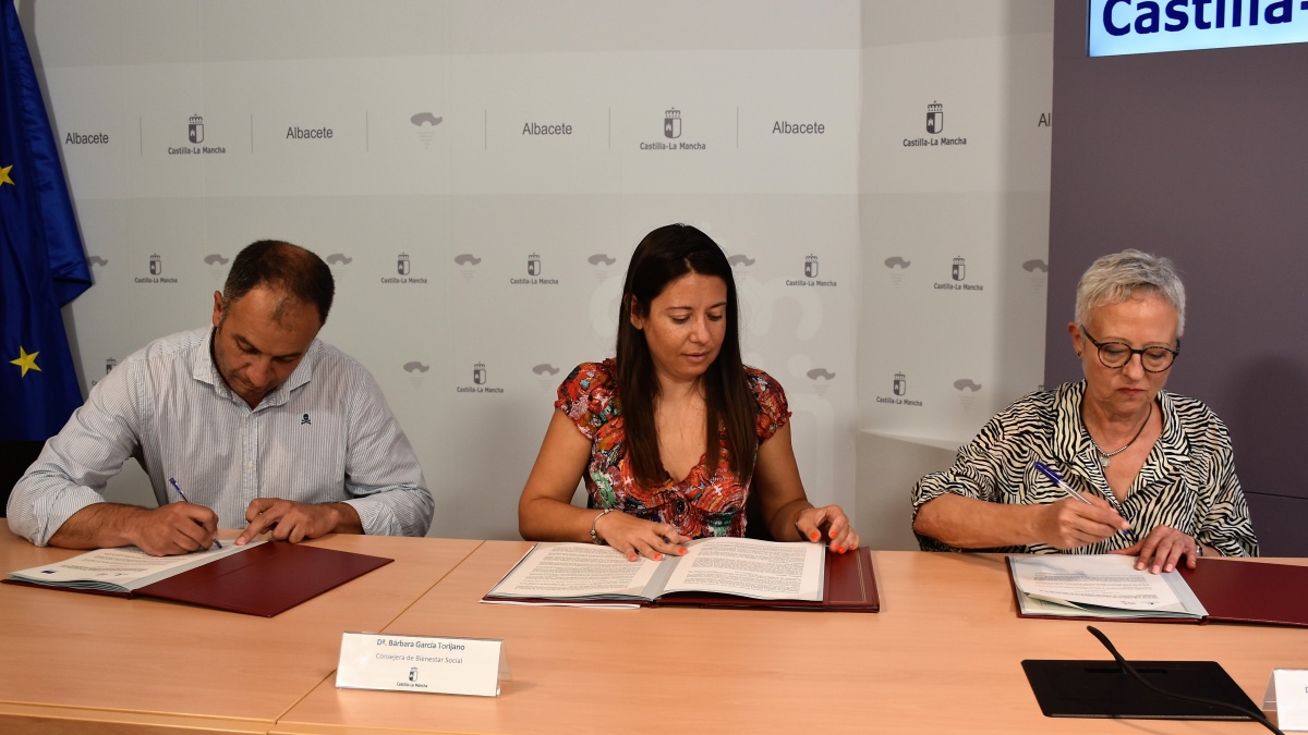 El Gobierno regional firma varios convenios para la prestación de los Servicios Sociales y Ayuda a Domicilio en a provincia de Albacete / JCCM