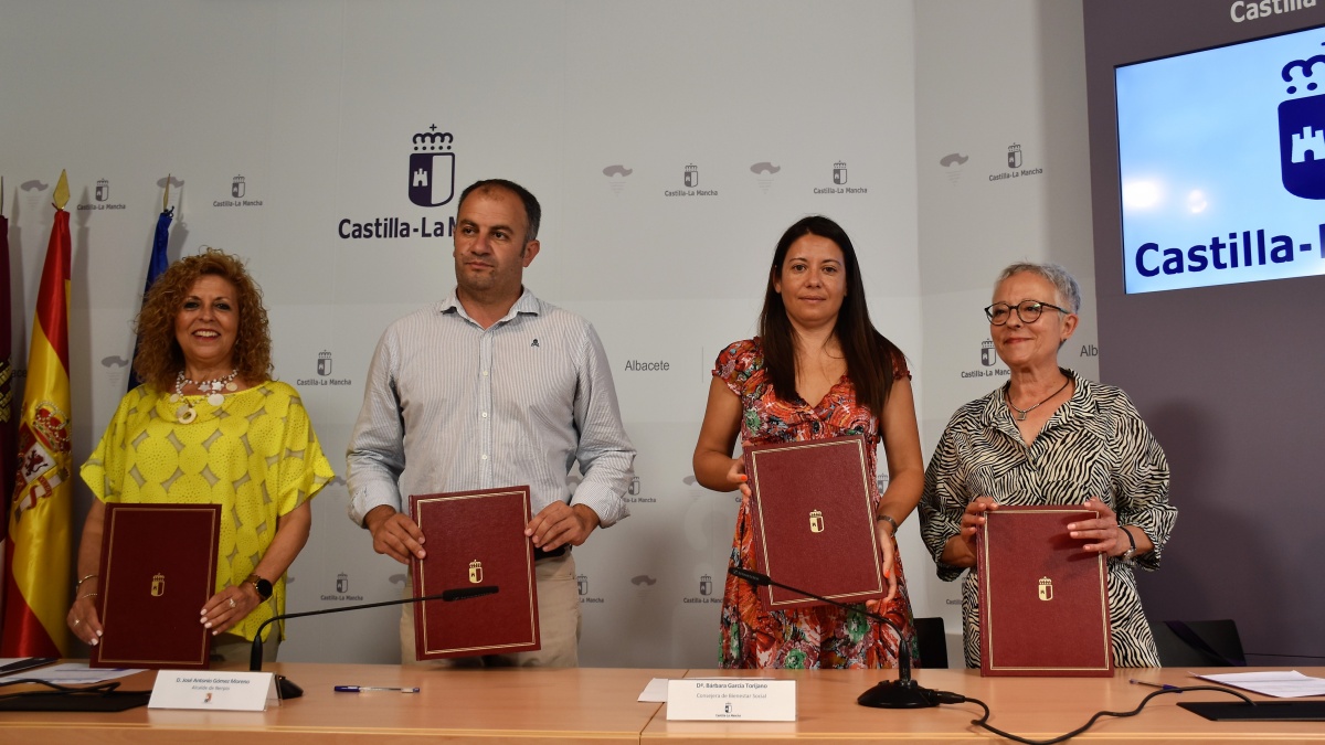 El Gobierno regional firma varios convenios para la prestación de los Servicios Sociales y Ayuda a Domicilio en a provincia de Albacete / JCCM