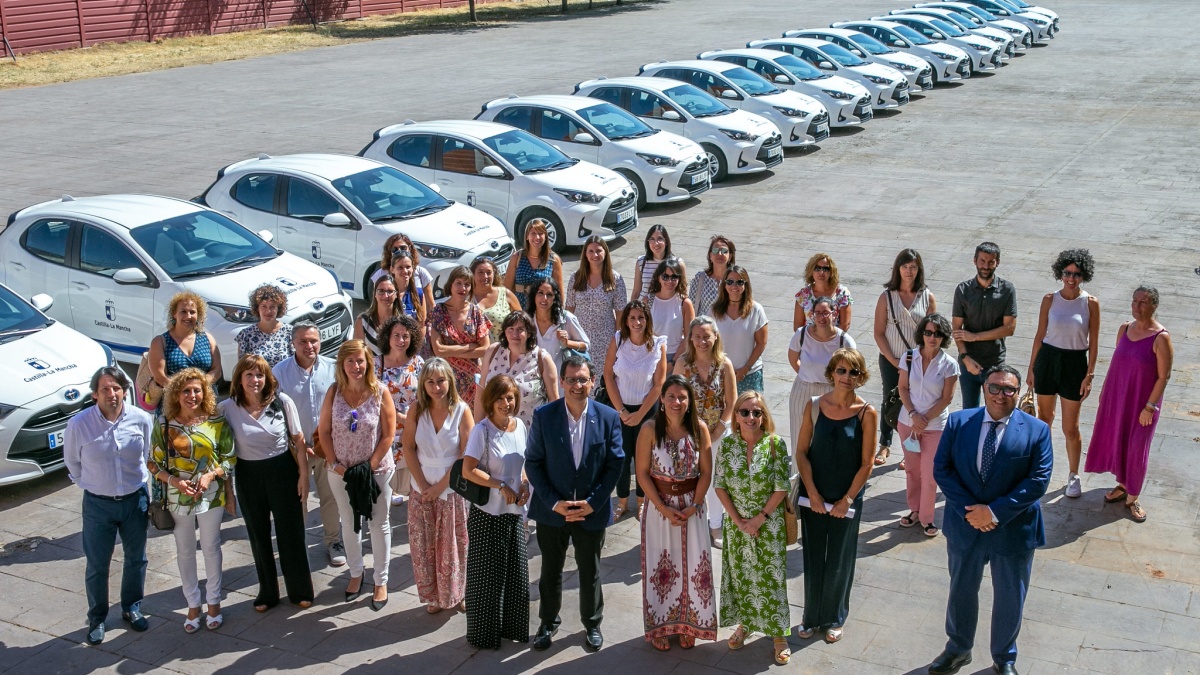 El Gobierno regional entrega 4 vehículos para facilitar la labor de los equipos de valoración de Dependencia en Albacete / JCCM