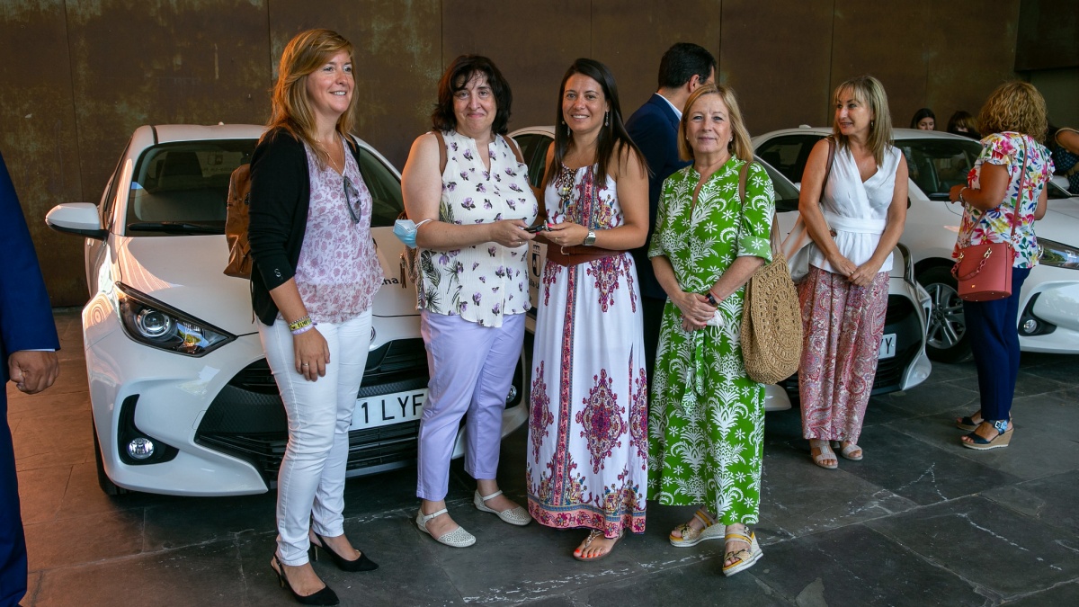 El Gobierno regional entrega 4 vehículos para facilitar la labor de los equipos de valoración de Dependencia en Albacete / JCCM