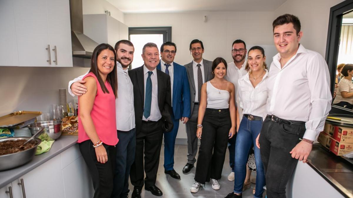El presidente regional ha estado acompañado por la consejera de Bienestar Social, Bárbara García Torijano, el presidente de la Diputación Provincial de Ciudad Real, José Manuel Caballero, y el alcalde de Villahermosa, Ángel Cano Nieto, entre otros / Foto: JCCM