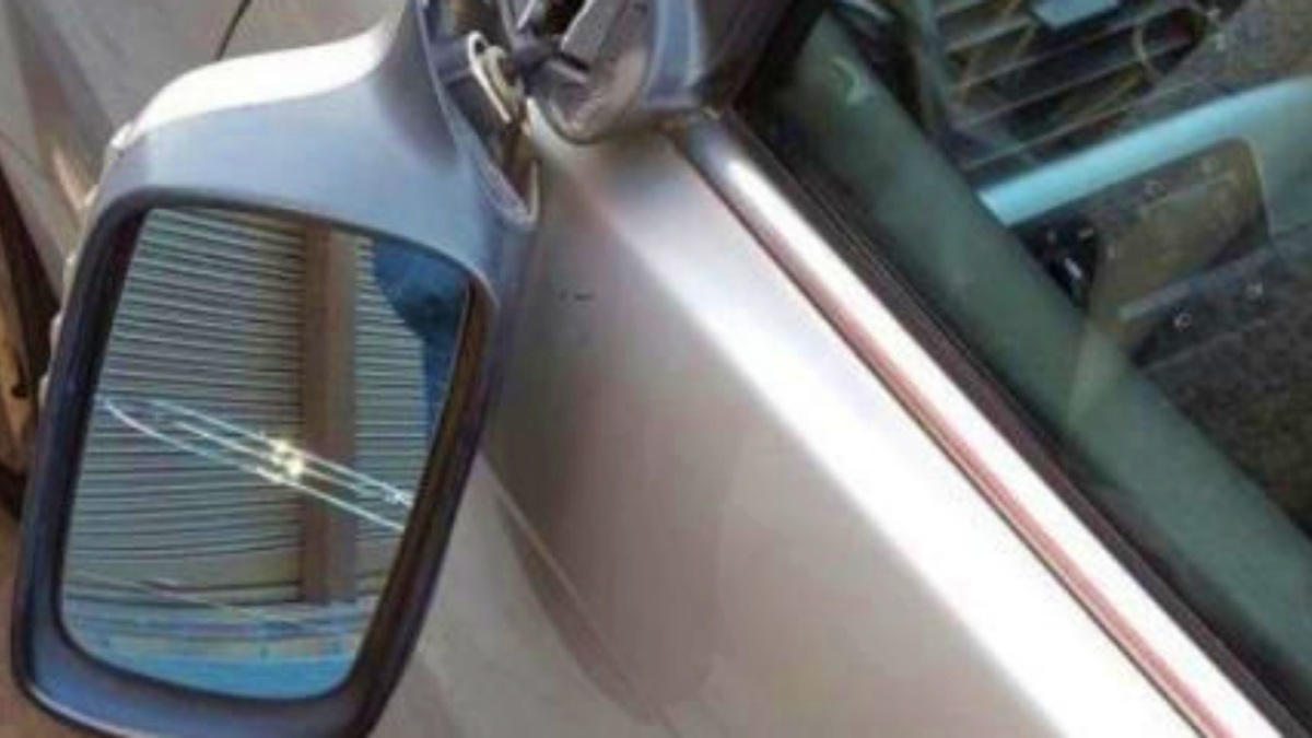 Retrovisor roto - Albacete - Foto de archivo