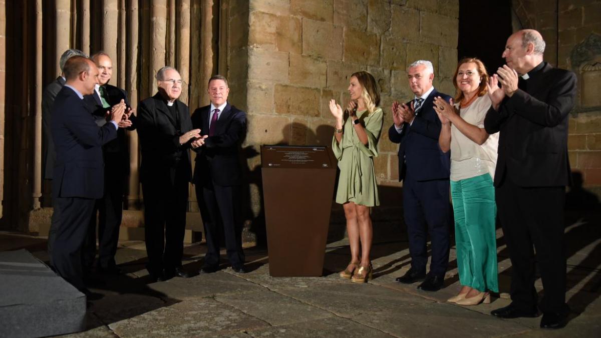 El presidente de Castilla-La Mancha, Emiliano García-Page, inaugura la iluminación ornamental exterior de la catedral de Santa María de Sigüenza (Guadalajara). (Fotos: José Ramón Márquez //JCCM)