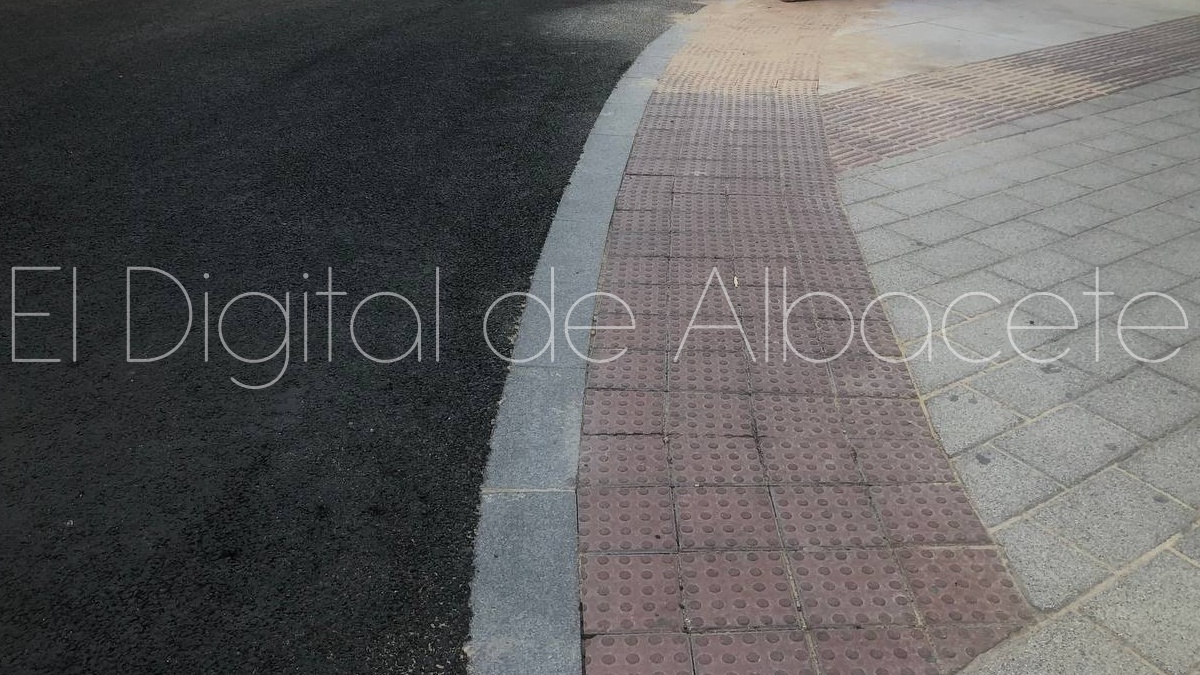 Adoquines podotáctiles en Albacete