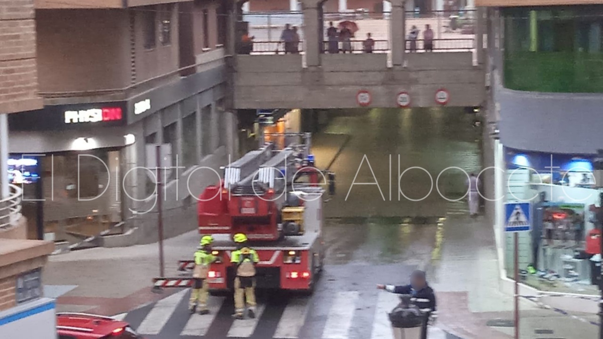 Intervención de os Bomberos de Albacete junto al túnel de Villacerrada