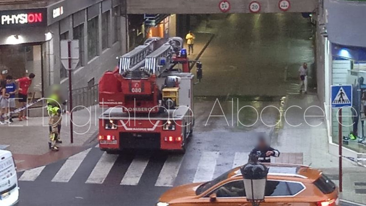 Intervención de os Bomberos de Albacete junto al túnel de Villacerrada