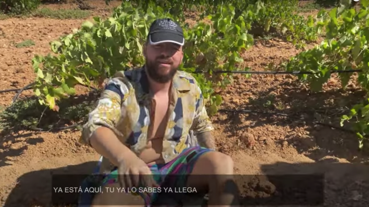 Canción 'Deslomao' del humorista albaceteño Antonio Moya / Imagen: Videoclip 'Deslomao'-Youtube