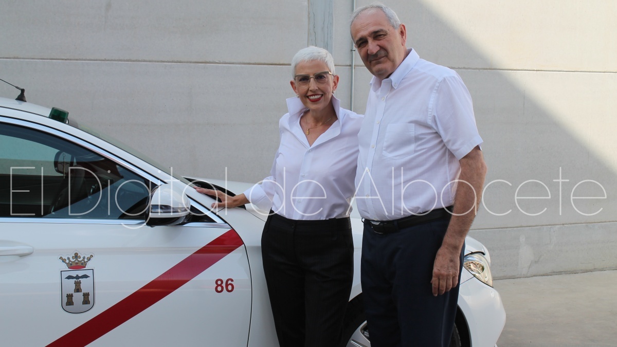 Emilio y Carolina, taxistas y amantes de los animales