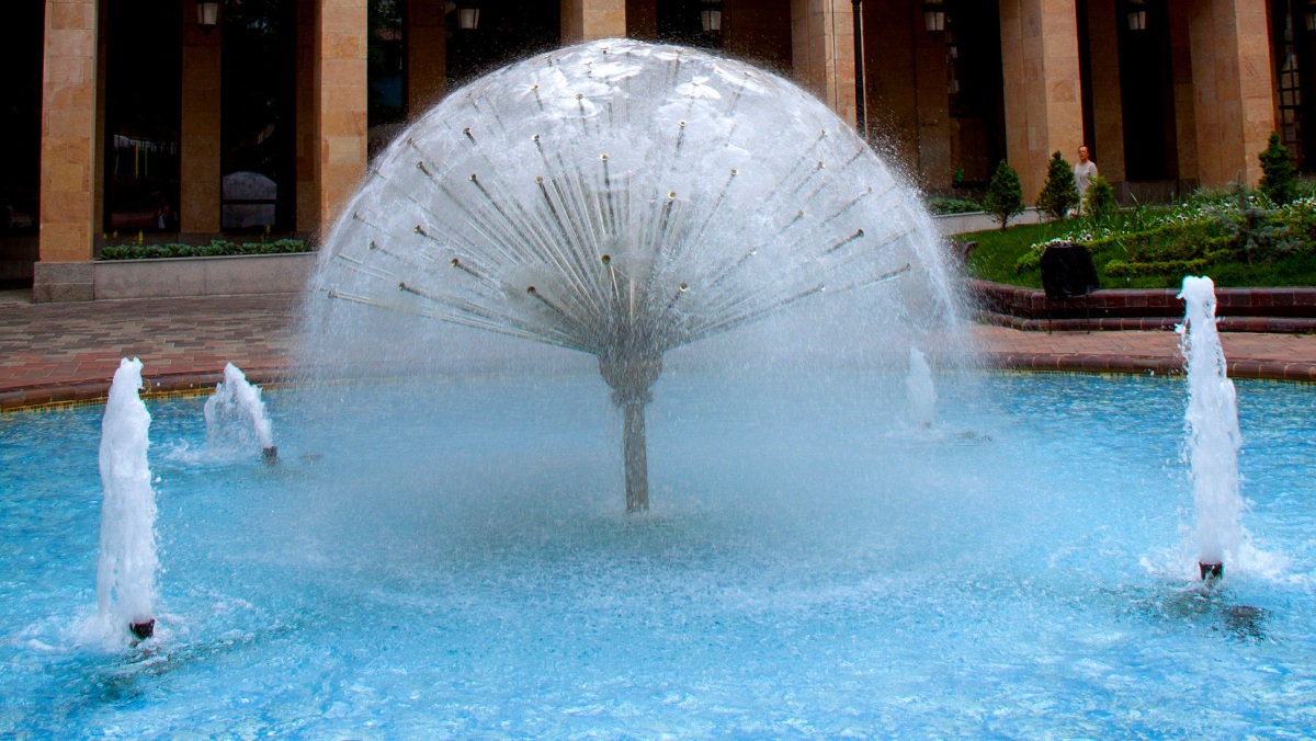 Fuente frente al Ayuntamiento de Albacete