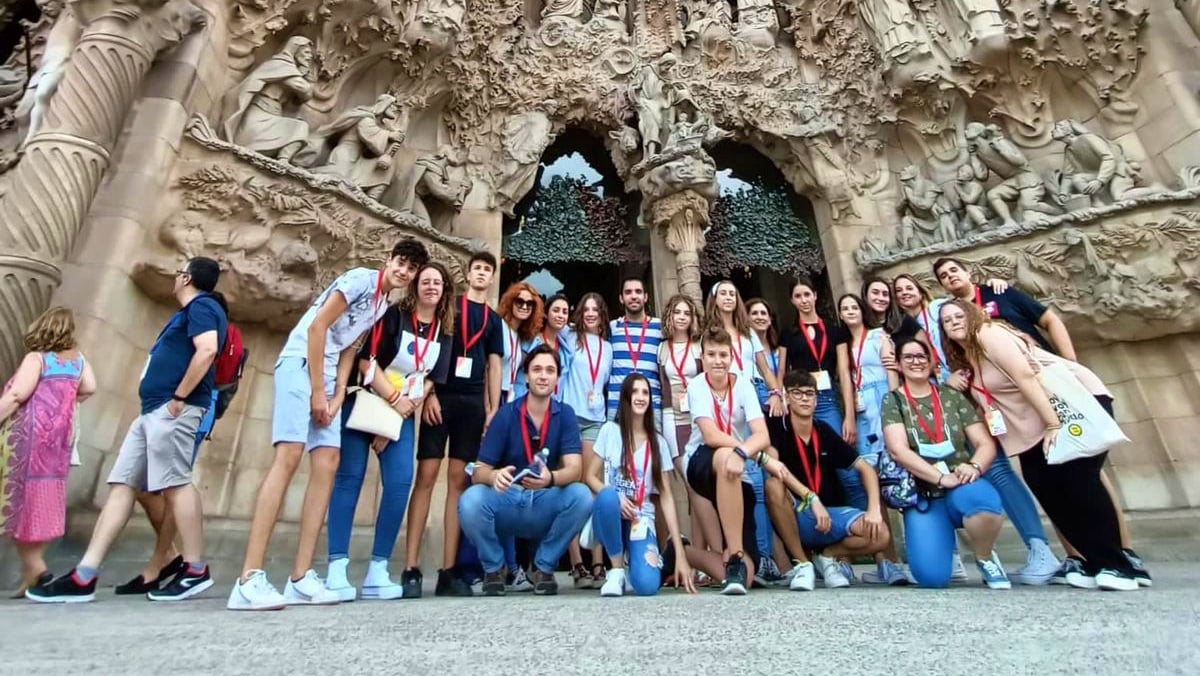 Los representantes de Albacete posan en Barcelona en una foto de familia