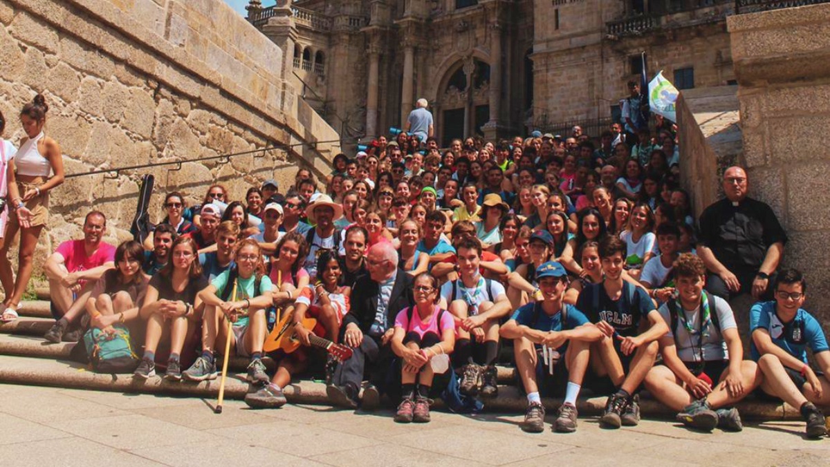 Jóvenes de Albacete en Santiago de Compostela acompañados del Obispo