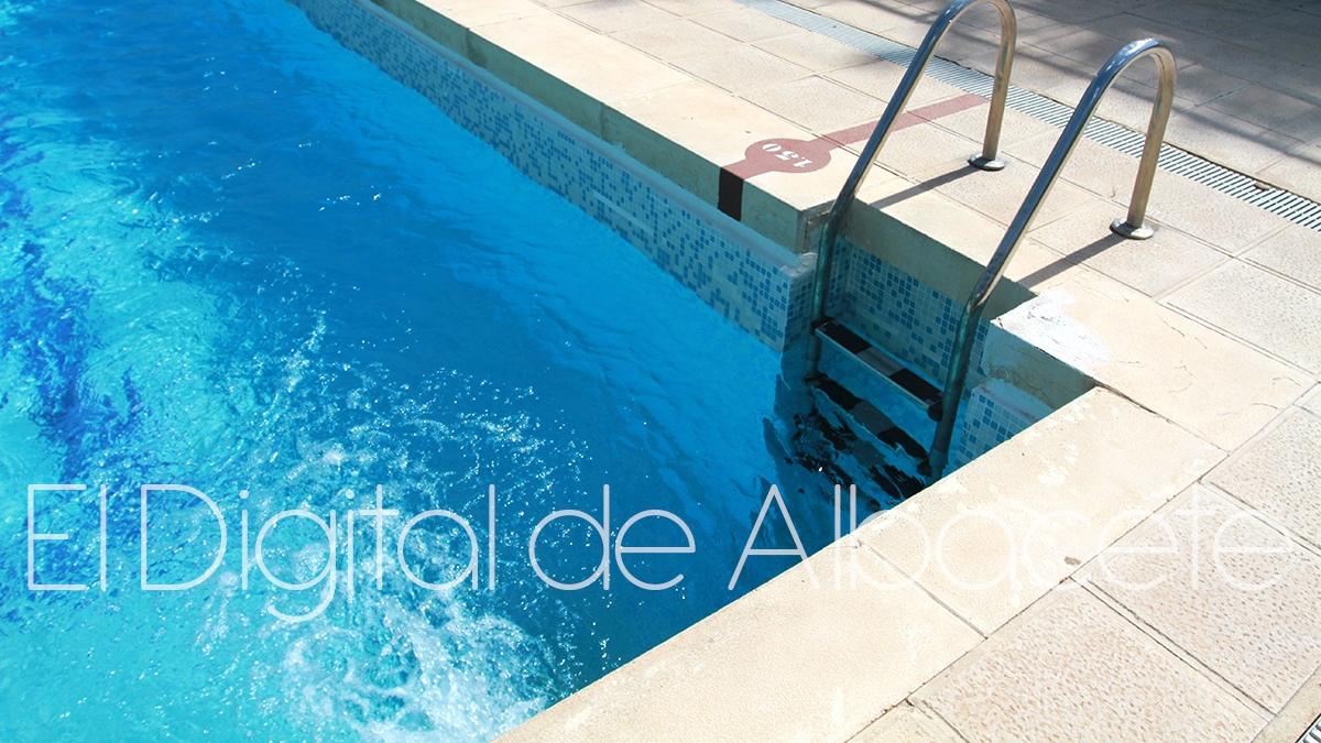 Foto archivo una piscina de Albacete